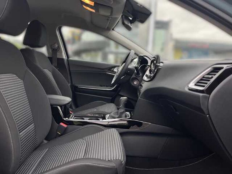 Kia Cee'd Spirit Navi LED AppleCarPlay AndroidAuto PDC RFK LED Sitzheizung Lenkradhe Ceed