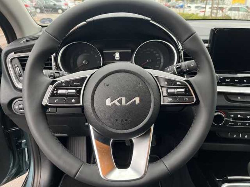 Kia Cee'd Spirit Navi LED AppleCarPlay AndroidAuto PDC RFK LED Sitzheizung Lenkradhe Ceed