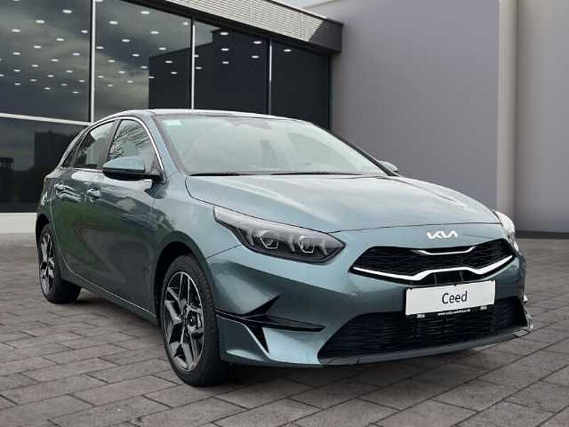 Kia Cee'd Spirit Navi LED AppleCarPlay AndroidAuto PDC RFK LED Sitzheizung Lenkradhe Ceed