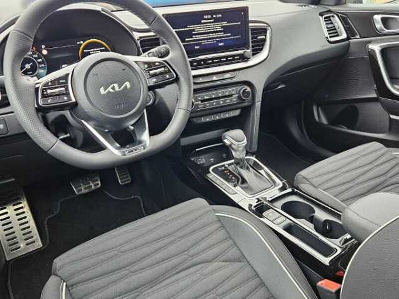 Kia Cee'd GT-Line 1.5T AT Techn. -Paket 18Z-Felgen Navi Klimaaut. Sitzheiz Lenkheiz Ceed